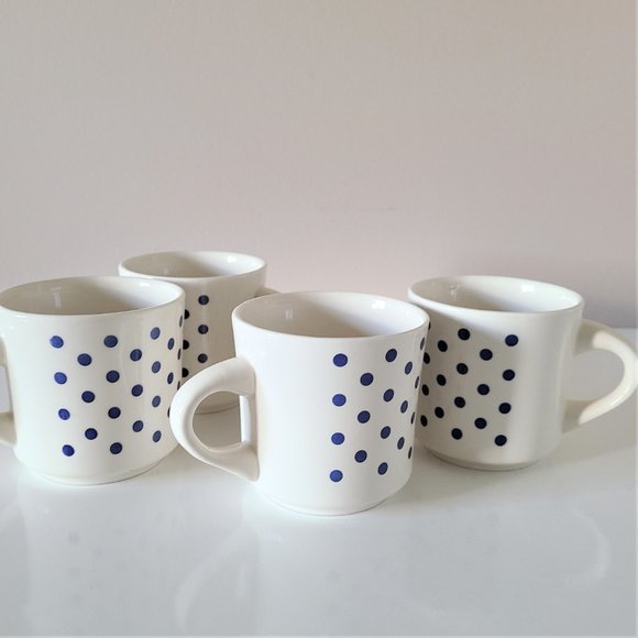 Set of 4 vintage ceramic blue polka dot tea/coffee mugs. - Picture 6 of 7